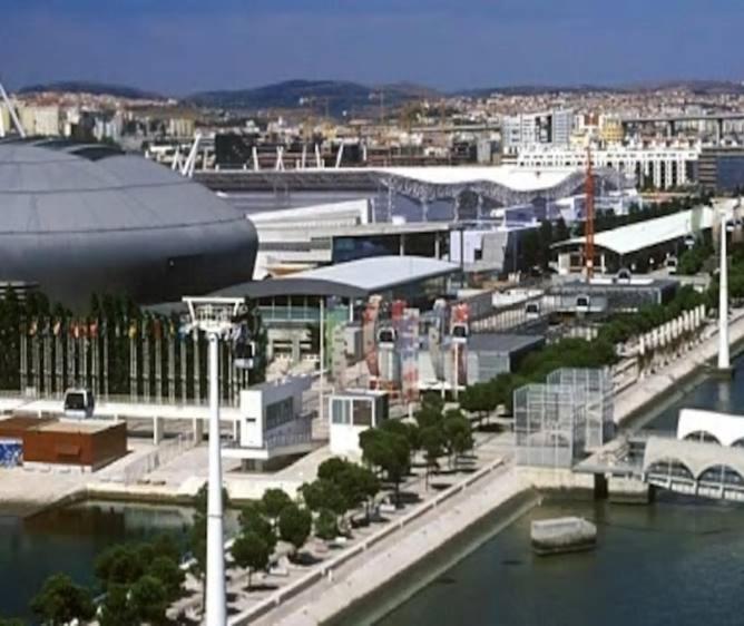 Parque das Nações, near Airport, Metro Station Lisboa Extérieur photo