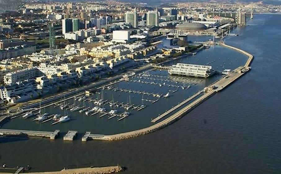 Parque das Nações, near Airport, Metro Station Lisboa Extérieur photo