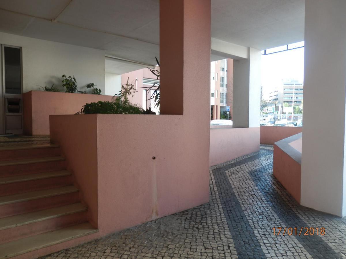 Parque das Nações, near Airport, Metro Station Lisboa Extérieur photo